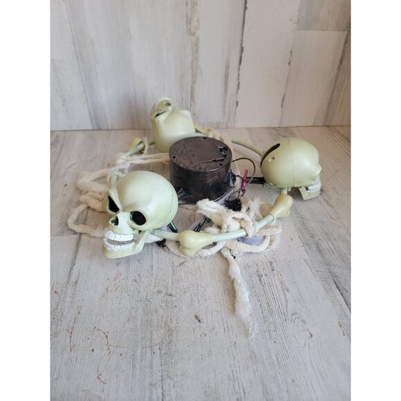 Animated Halloween skull chandelier AS IS hanging crop decor scary - Picture 1 of 11